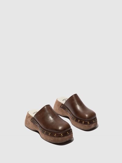 Round Toe Clogs BLEK079FLY TAUPE/TAUPE